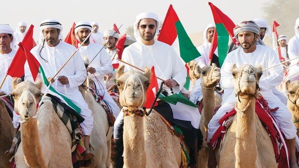 محمد بن سعود يشارك في المسيرة التراثية احتفالاً بعيد الاتحاد الـ54