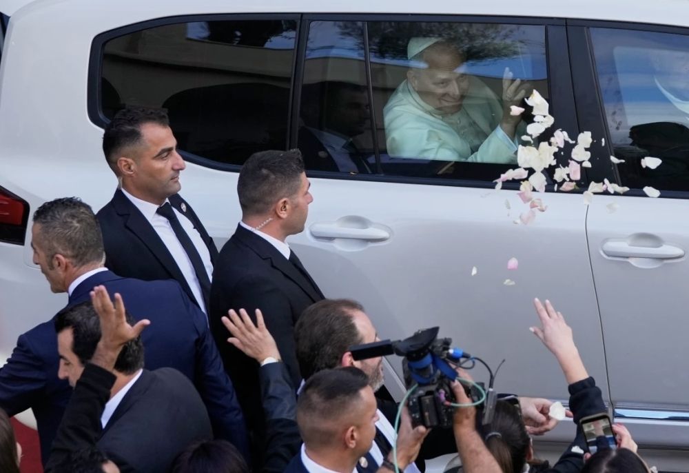 البابا ليون الرابع عشر يطالب بتحقيقات المرفأ