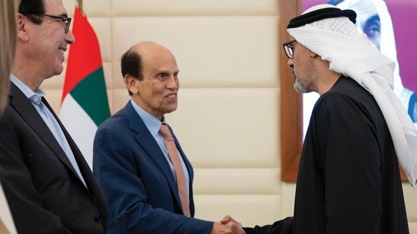 خالد بن محمد بن زايد يلتقي رئيس معهد «ميلكن»