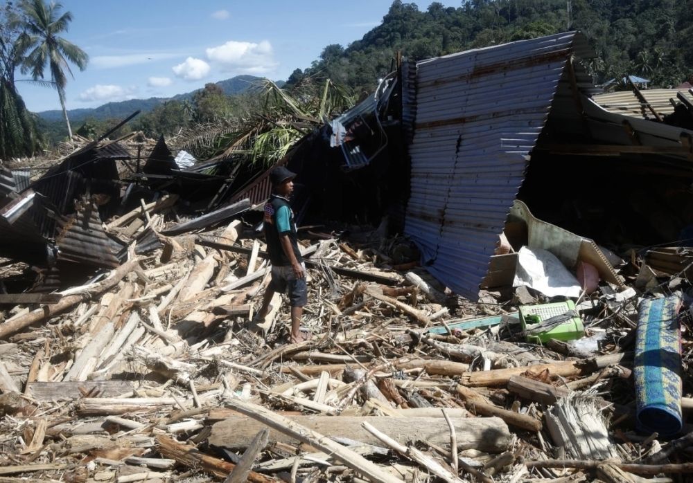 كارثة جنوب آسيا.. سباق مع الزمن وانتقادات لقطع الأشجار
