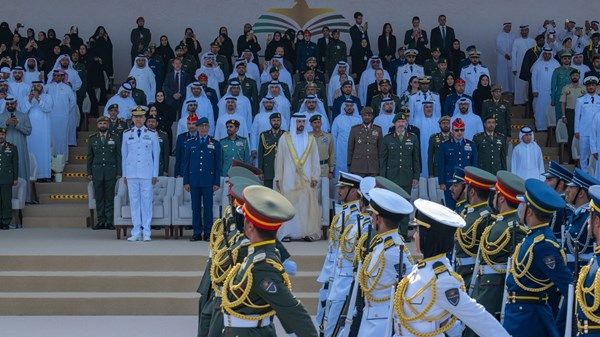 حمدان بن محمد يشهد تخريج الدفعة الثانية من خريجي جامعة زايد العسكرية