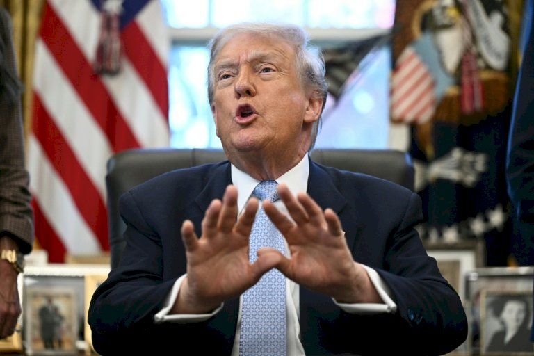 فوضى التأشيرات وتهديدات للمدن المضيفة: كيف أربك ترامب خطط مونديال 2026