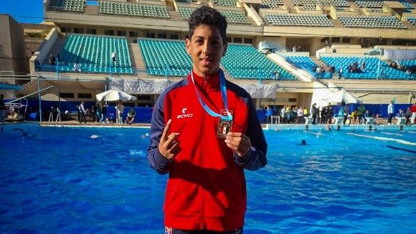 أسرة يوسف محمد لاعب الزهور تتهم طاقم التحكيم ومنقذ حمام السباحة