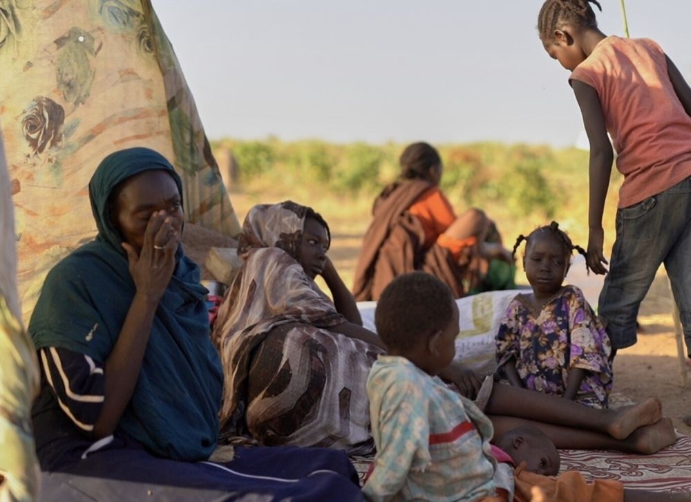 العفو الدولية تتهم قوات سودانية بارتكاب جرائم حرب في مخيم زمزم
