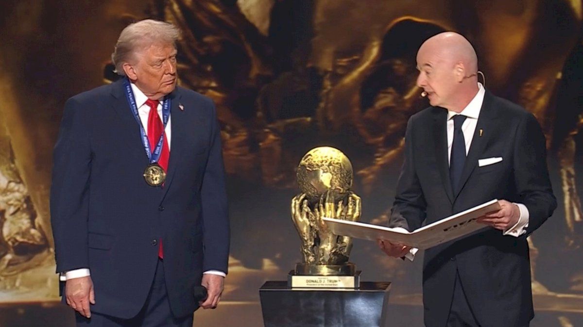 عاجل.. ترامب يحصل على جائزة الفيفا للسلام