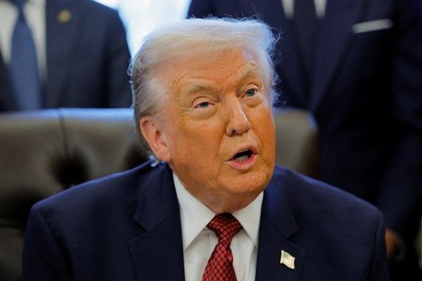 ترامب يعقد لقاءً ثلاثياً مع رئيس وزراء كندا ورئيسة المكسيك