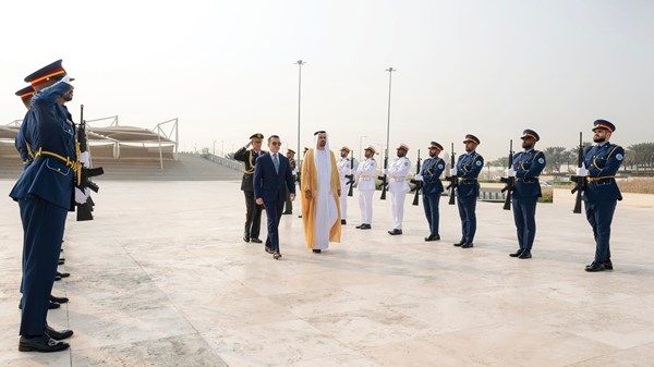 ذياب بن محمد بن زايد يستقبل رئيس الإكوادور في واحة الكرامة