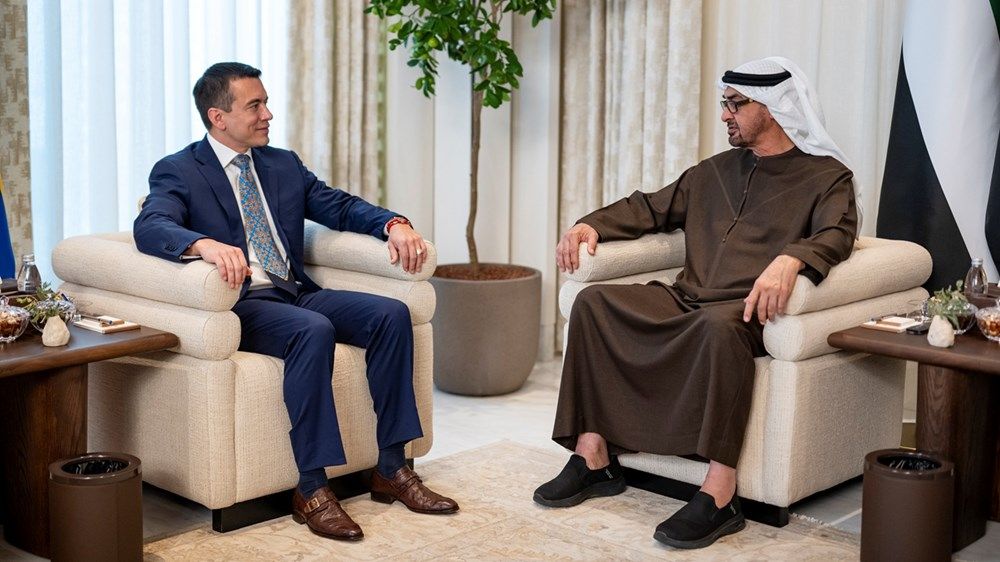 رئيس الدولة يبحث مع رئيس الإكوادور علاقات التعاون ويشهد توقيع اتفاقيات بين البلدين