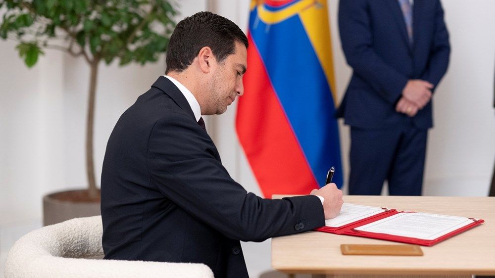 رئيس الدولة يبحث مع رئيس الإكوادور علاقات التعاون ويشهد توقيع اتفاقيات بين البلدين