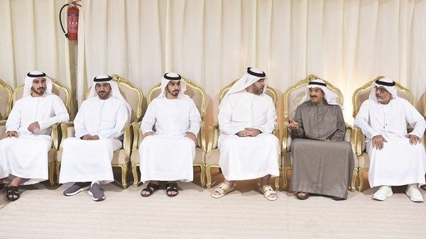 نائب حاكم أم القيوين يقدم واجب العزاء في وفاة راشد سعيد آل علي