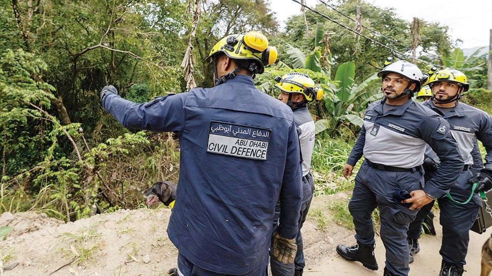 «فريق الإمارات» يمهد الطريق لعمليات البحث والإنقاذ في سريلانكا