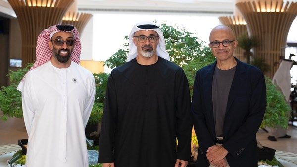 بحضور خالد بن محمد بن زايد.. طحنون بن زايد يلتقي الرئيس التنفيذي لـ"مايكروسوفت"