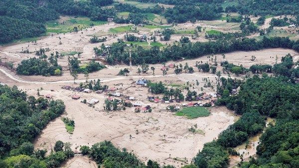 ارتفاع حصيلة قتلى الفيضانات في إندونيسيا