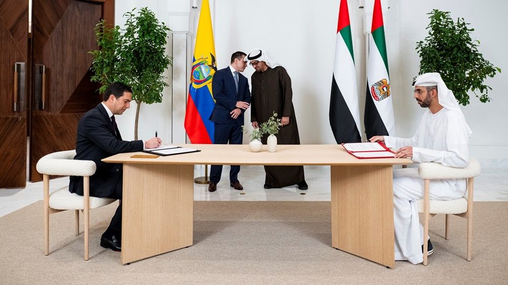 رئيس الدولة يبحث مع رئيس الإكوادور علاقات التعاون ويشهد توقيع اتفاقيات بين البلدين