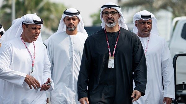 خالد بن محمد بن زايد يشهد جانباً من فعاليات سباق جائزة الاتحاد للطيران الكبرى للفورمولا-1