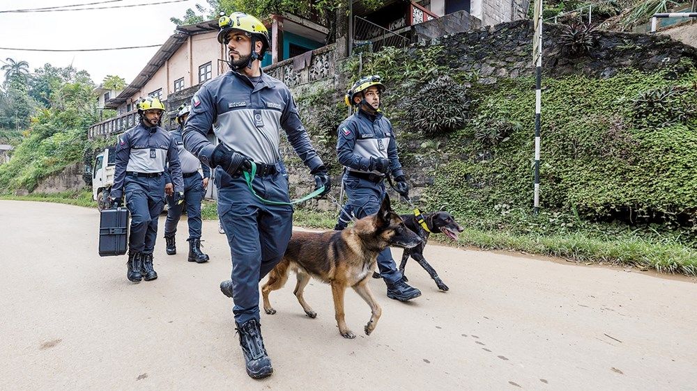 «فريق الإمارات» يمهد الطريق لعمليات البحث والإنقاذ في سريلانكا