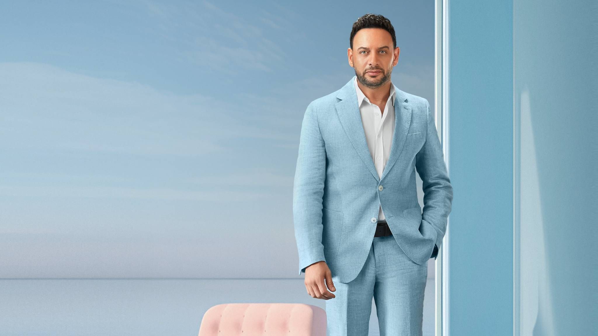 بعد عاصي الحلاني ووائل جسار، زوجة مصطفى قمر بطلة في كليبه الجديد لأوّل مرّة… شاهدوا الفيديو