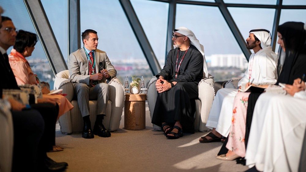 خالد بن محمد بن زايد يلتقي رئيس الإكوادور على هامش فعاليات سباق جائزة الاتحاد للطيران الكبرى للفورمولا 1