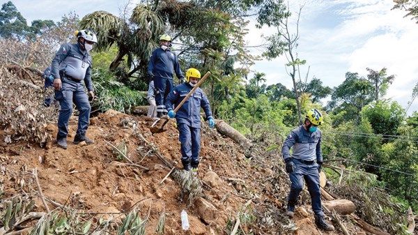 فريق الإمارات للبحث والإنقاذ يواصل مهامه الإنسانية لإغاثة منكوبي إعصار «ديتوه»