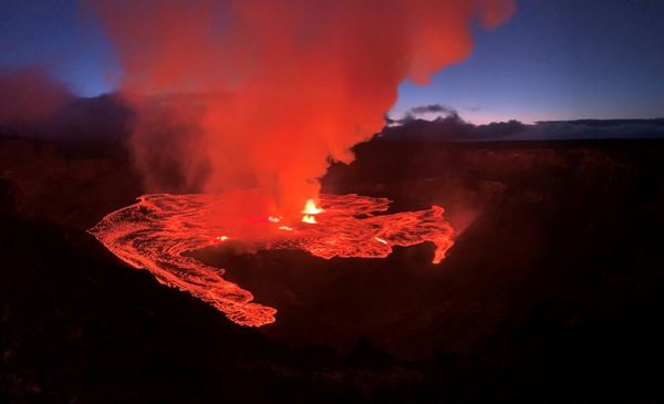 نوافير حمم جديدة تتدفق من بركان كيلاويا في هاواي