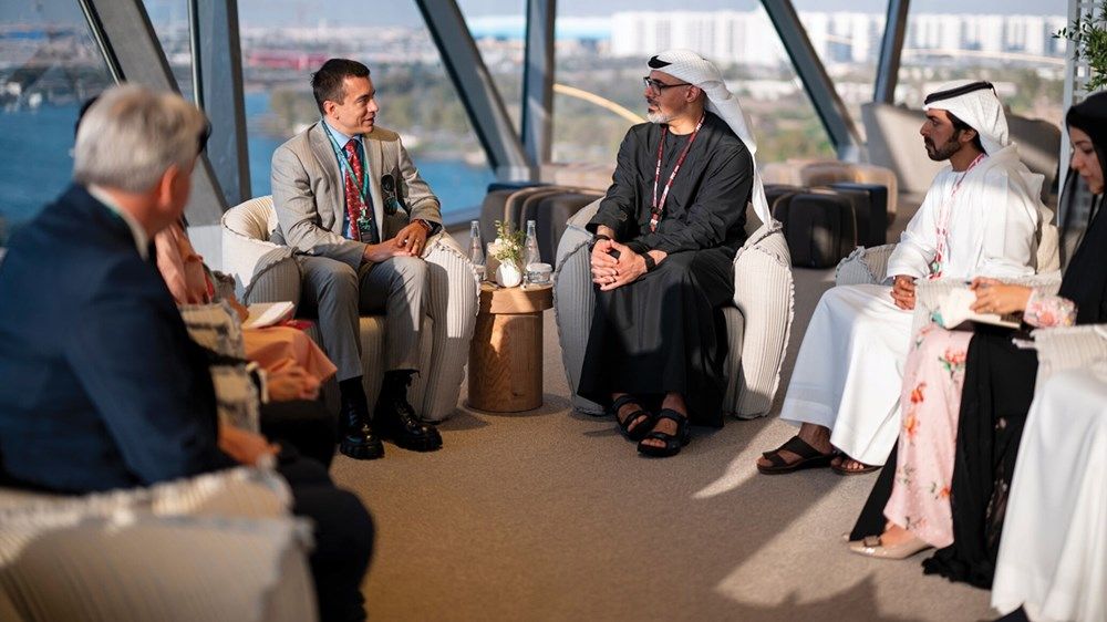 خالد بن محمد بن زايد يلتقي رئيس الإكوادور على هامش فعاليات سباق جائزة الاتحاد للطيران الكبرى للفورمولا 1