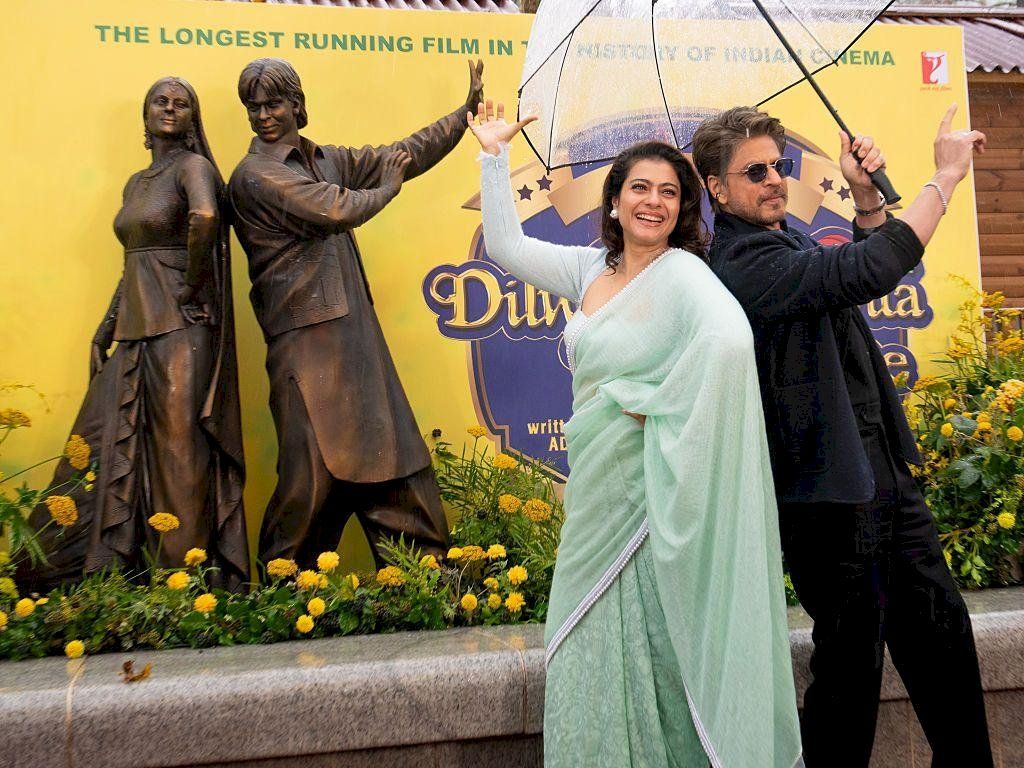 ما هي نصيحة "ملك الرومانسية" شاروخان للمتزوجين حديثاً؟