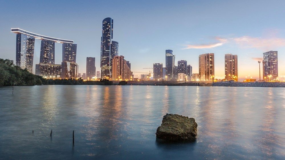 خالد بن محمد بن زايد يعتمد إطلاق مجمّع التقنيات المالية والتأمين والأصول الرقمية والبديلة في أبوظبي