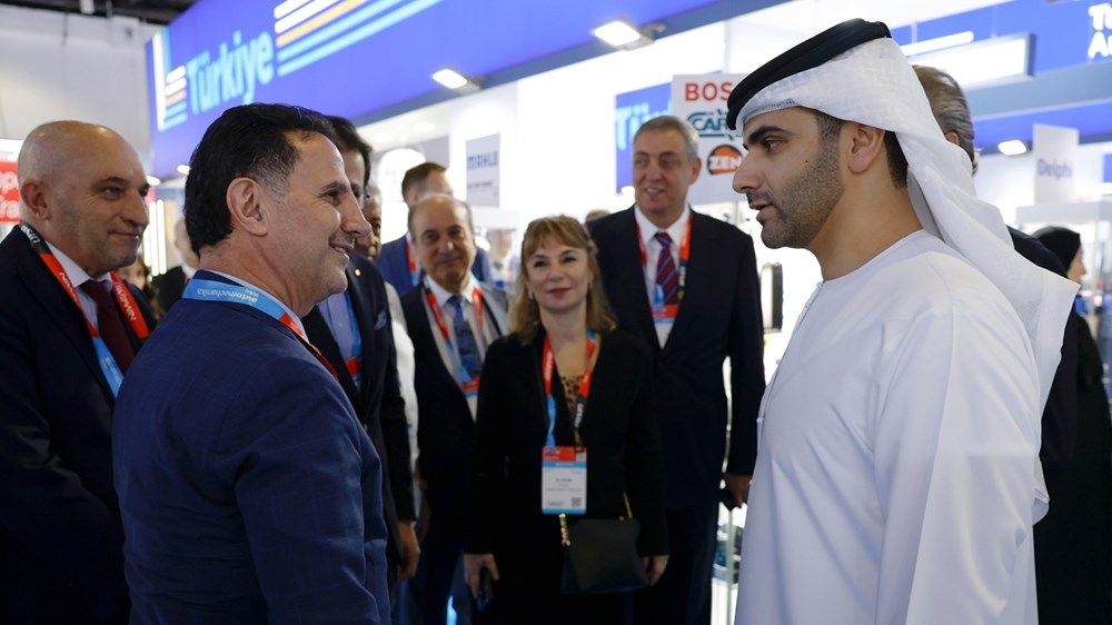 منصور بن محمد يفتتح معرض «أوتوميكانيكا دبي 2025»