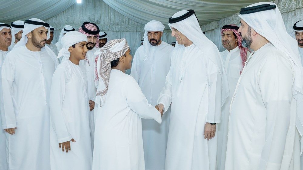 سعود بن صقر يعزي في وفاة محمد جاسم الزعابي