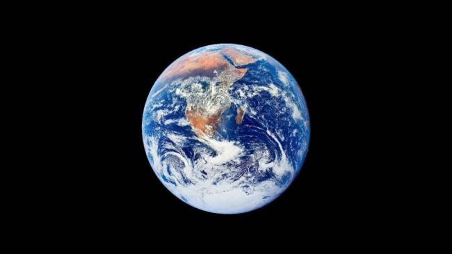 الكرة الزرقاء.. قصة أكثر الصور شهرة في التاريخ