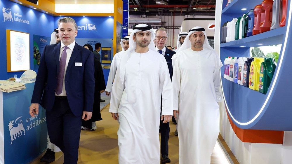 منصور بن محمد يفتتح معرض «أوتوميكانيكا دبي 2025»