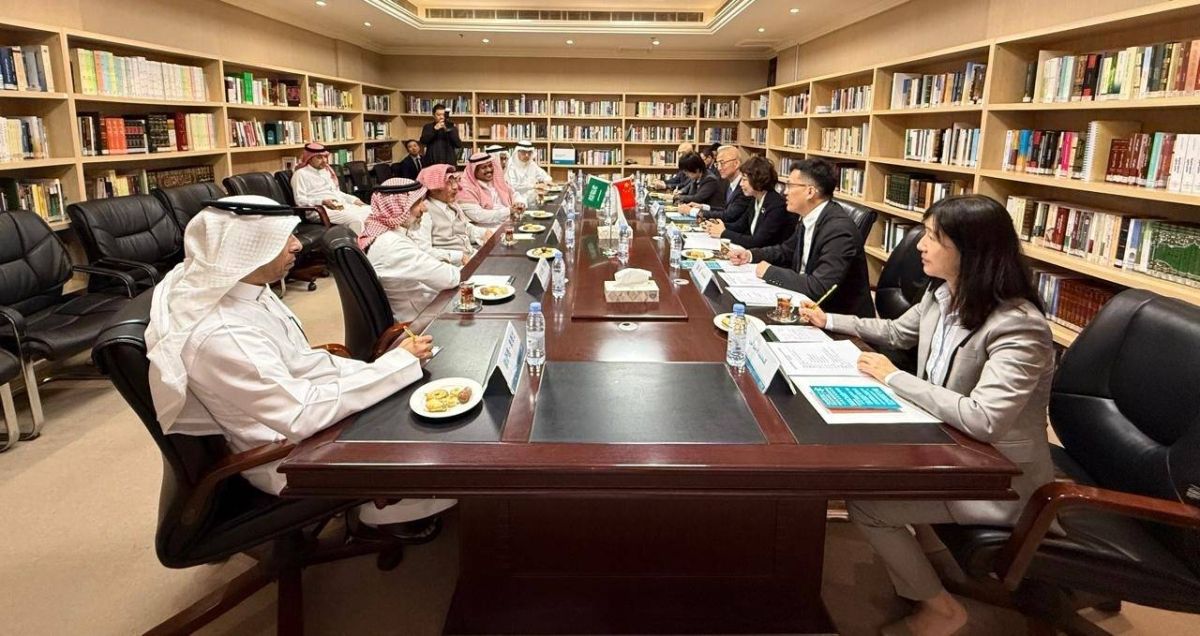 وفد من هيئة الإذاعة والتلفزيون الصينية يزور مركز البحوث والتواصل المعرفي