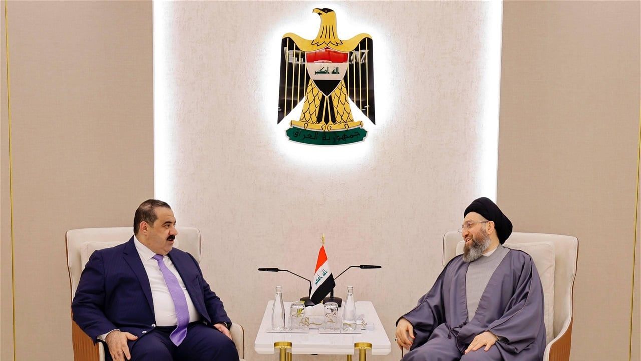 السامرائي والسيد الحكيم يؤكدان ضرورة الالتزام بالتوقيتات الدستورية وحسم اختيار الرؤساء الثلاث