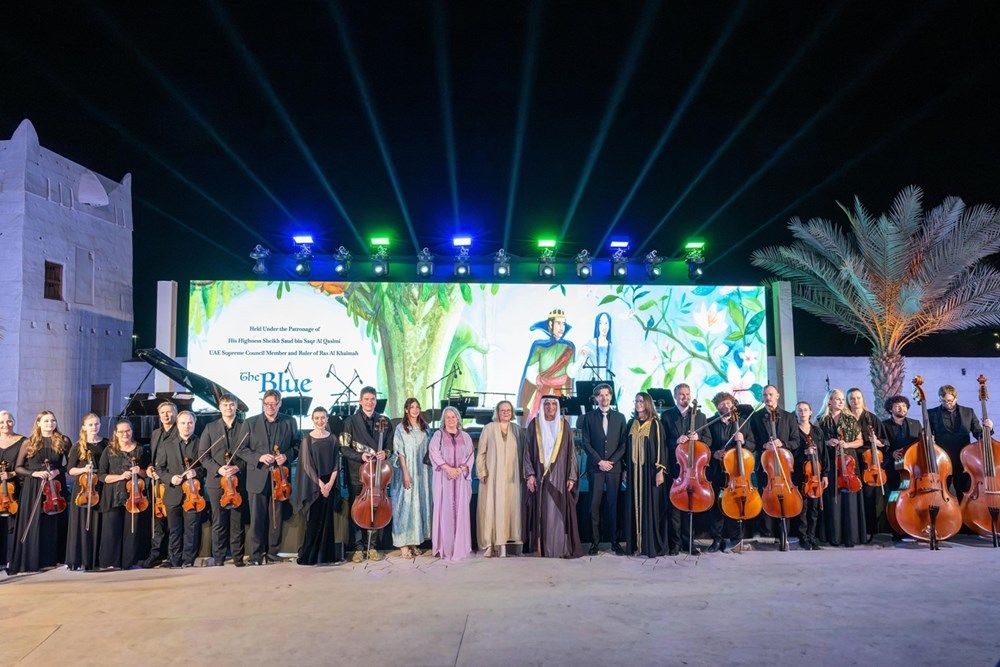 سعود بن صقر يشهد العرض الدولي الأول للأمسية الموسيقية الفنلندية «الطائر الأزرق»