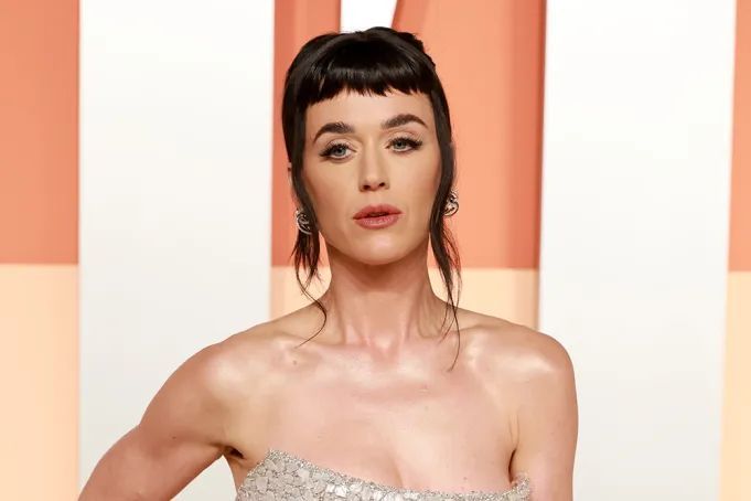 بالفيديو – كاتي بيري تتألّق في ليلة فنّية استثنائيّة عند سفح الأهرامات