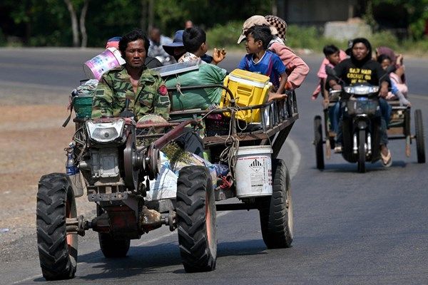 إجلاء مئات الآلاف مع تجدد الاشتباكات بين تايلاند وكمبوديا