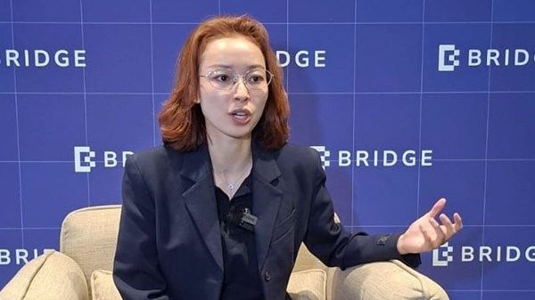 بين تقديم القهوة والموسيقى.. روبوتان يخطفان الأنظار في «قمة بريدج»