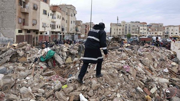 22 قتيلاً في انهيار مبنيين في مدينة فاس المغربية