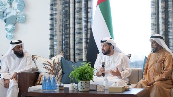 حمدان بن زايد يستقبل عدداً من كبار المواطنين والمسؤولين وموظفي وموظفات الجهات الحكومية في قصر الظنة