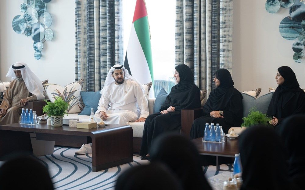 حمدان بن زايد يستقبل عدداً من كبار المواطنين والمسؤولين وموظفي وموظفات الجهات الحكومية في قصر الظنة