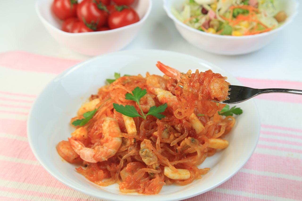 معكرونة مصنوعة من نودلز كونياكو (© بيكستا)