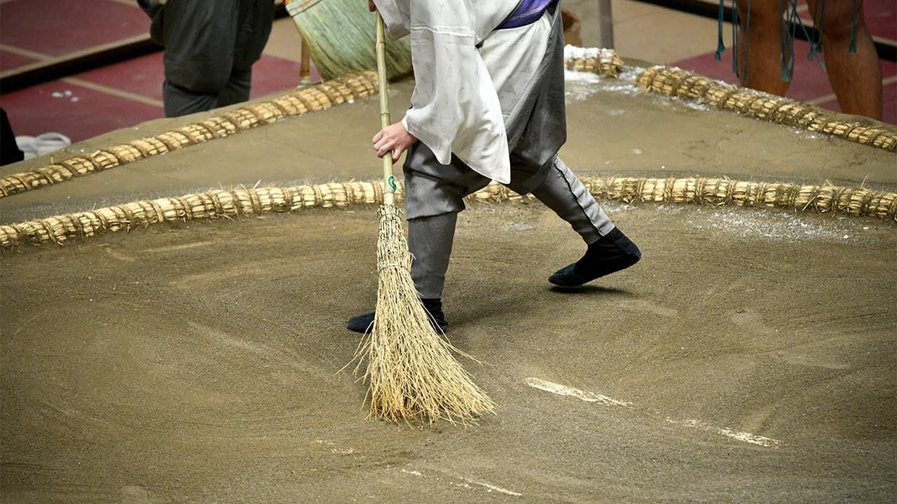 اليابان | صعود تاكايتشي إلى رئاسة الوزراء يُعيد فتح ملف ”الخط الأحمر“: هل آن أوان إنهاء حظر دخول النساء حلبة السومو في اليابان؟