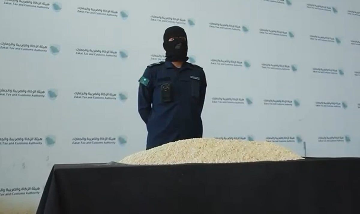 "زاتكا" تُحبط تهريب 368,232 حبة كبتاجون في منفذ الحديثة.. وضبط مستقبلي الشحنة