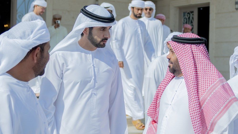 حمدان بن محمد يقدّم واجب العزاء في وفاة عتيق محمد المهيري