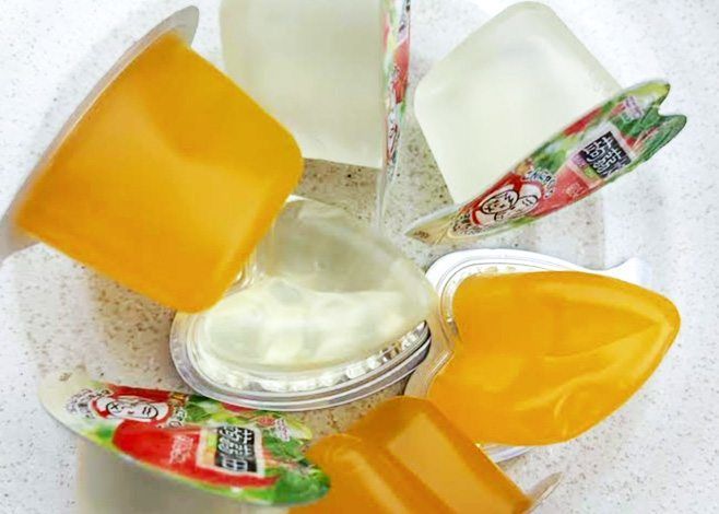 جيلي كونياكو هو وجبة خفيفة صحية معروفة (© Nippon.com)