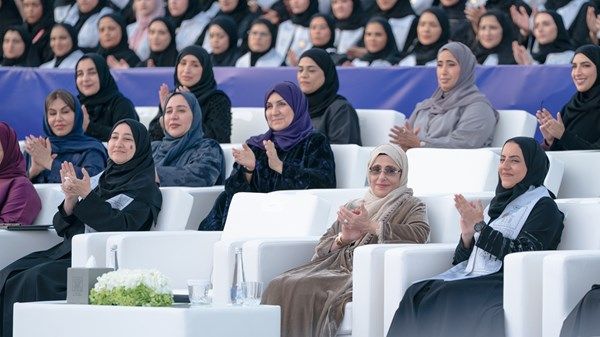 جواهر القاسمي تشهد حفل «من هنا البداية»