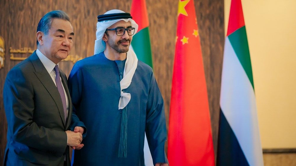 عبدالله بن زايد ووزير خارجية الصين يؤكدان عمق الشراكة الاستراتيجية الشاملة بين البلدين