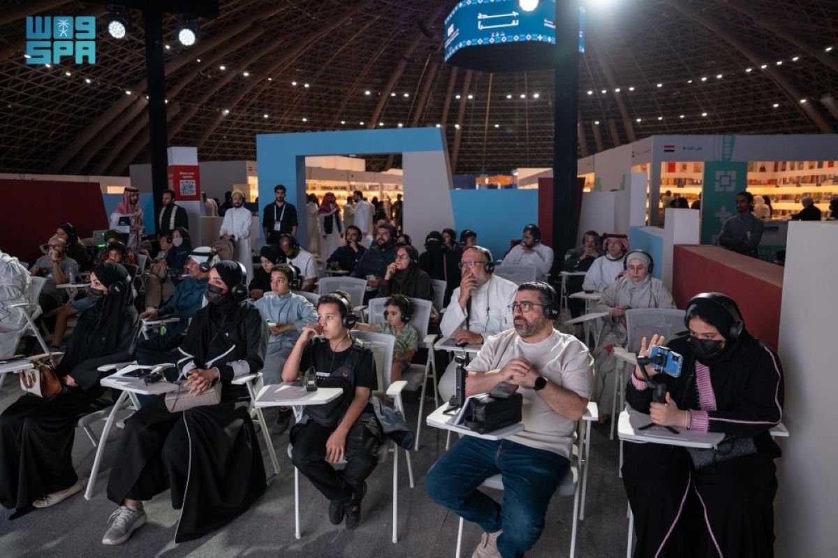 معرض جدة للكتاب 
يقيم محاضرة بعنوان «المقامات الموسيقية العربية من منظور رياضي فيزيائي»