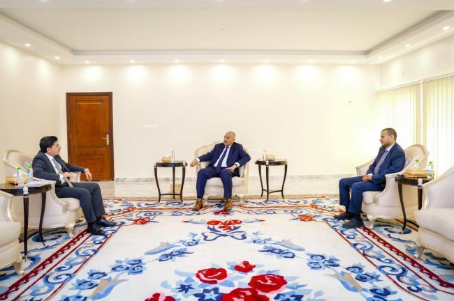 الرئيس الزُبيدي يشدد على أهمية تبني حلول مستدامة لأزمة المياه