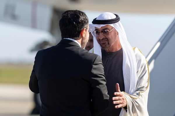 رئيس الدولة يصل إلى قبرص في زيارة رسمية